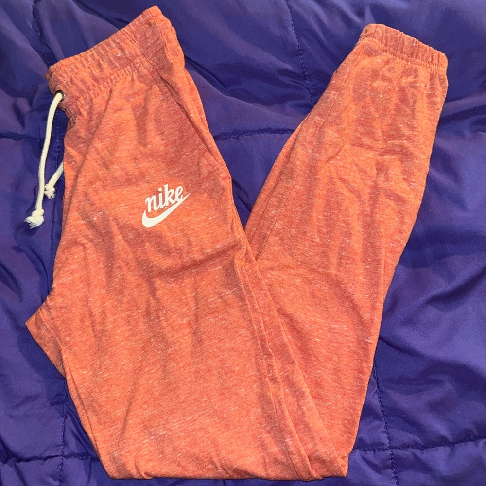 Nike Joggers 🧡